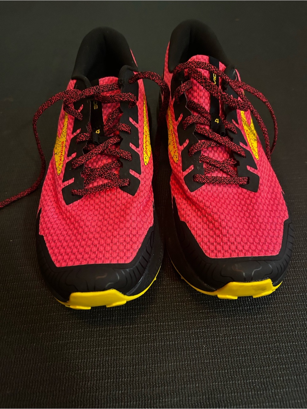 Brooks Divide 4 Women’s size 10 pink yellow